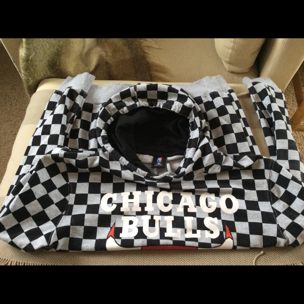Chicago Bulls Black and White NBA Pullover Hoodie - Picture 3 of 6